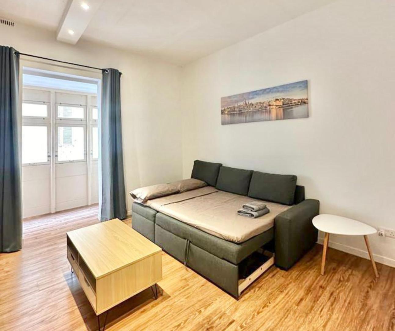Central And Modern Valletta Flat Extérieur photo