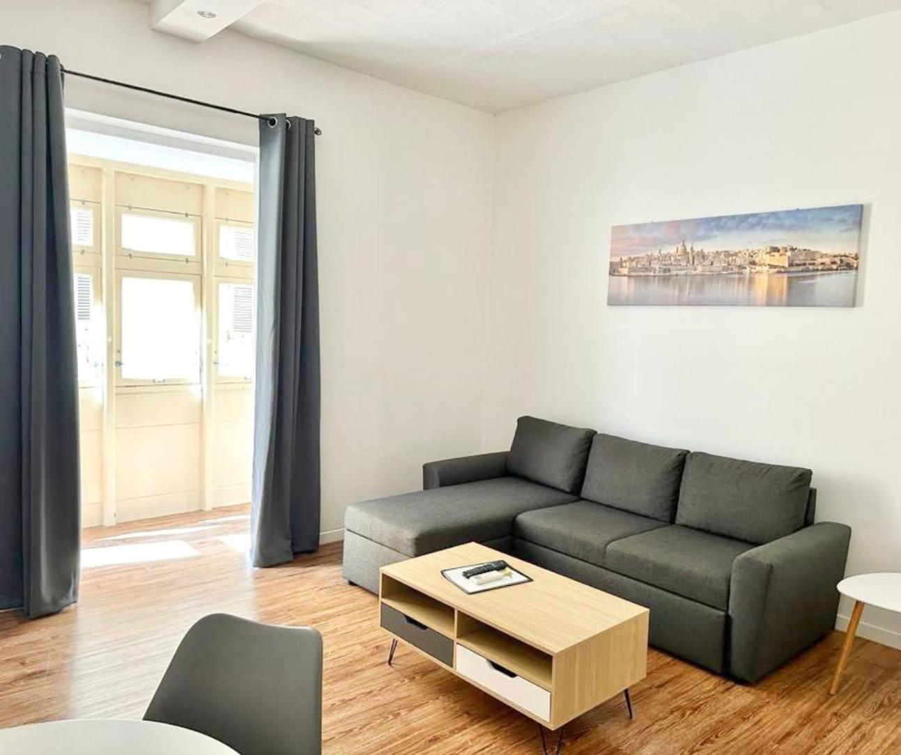 Central And Modern Valletta Flat Extérieur photo