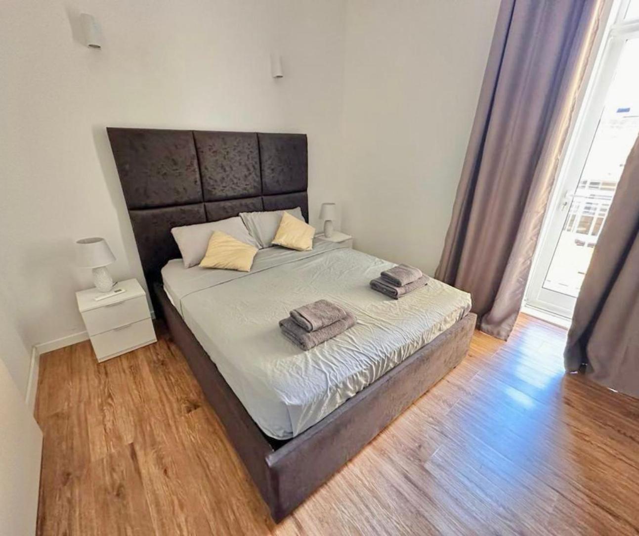 Central And Modern Valletta Flat Extérieur photo